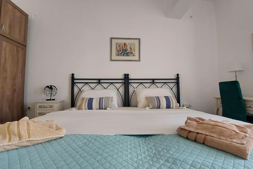 Old Port View Apartment, Διαμέρισμα Στο Κέντρο 2 Υπνοδωματίων Corfu  Экстерьер фото