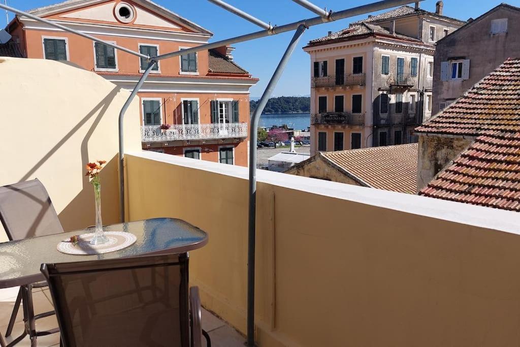 Old Port View Apartment, Διαμέρισμα Στο Κέντρο 2 Υπνοδωματίων Corfu  Экстерьер фото