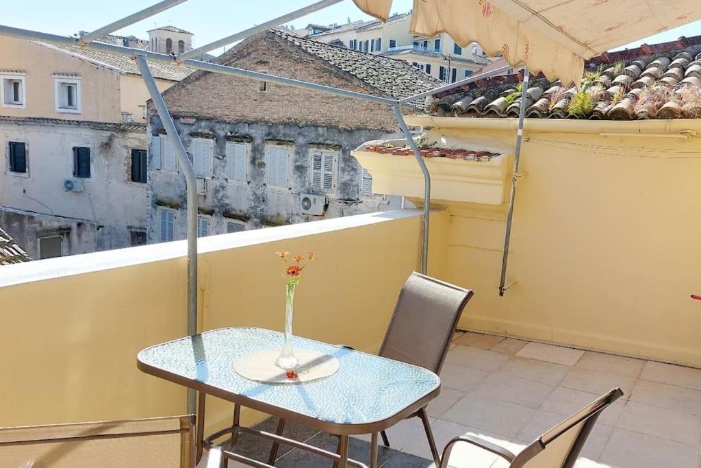 Old Port View Apartment, Διαμέρισμα Στο Κέντρο 2 Υπνοδωματίων Corfu  Экстерьер фото
