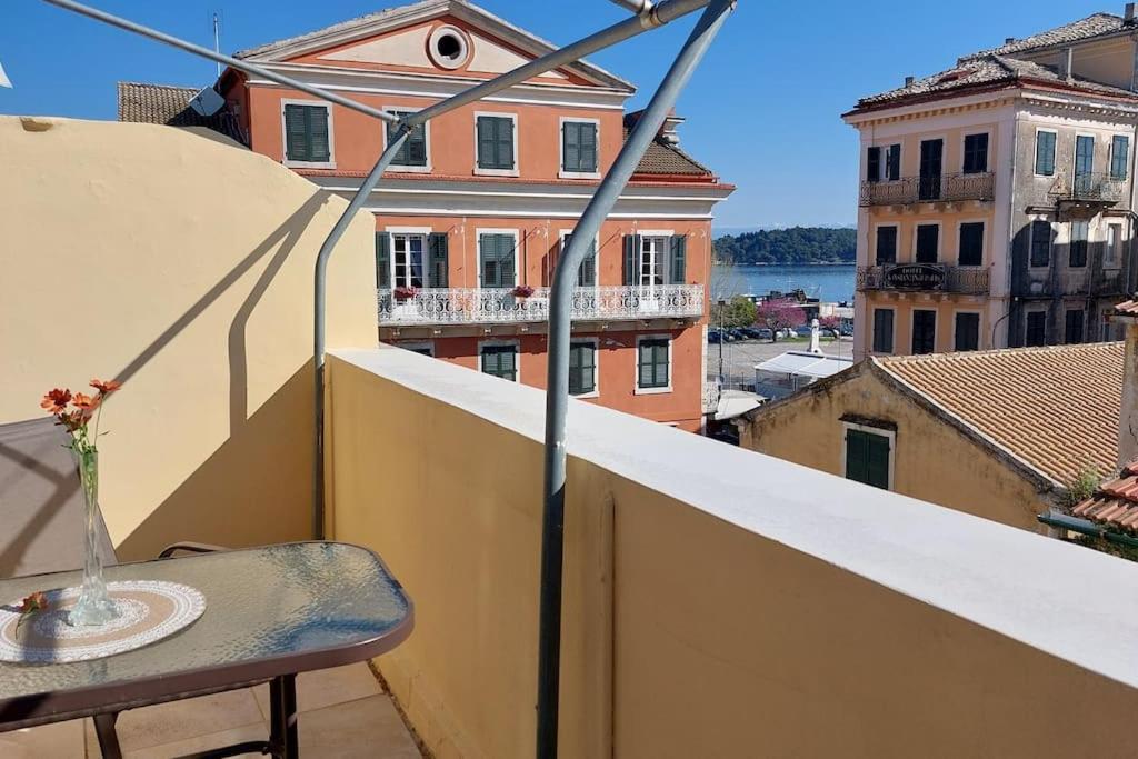 Old Port View Apartment, Διαμέρισμα Στο Κέντρο 2 Υπνοδωματίων Corfu  Экстерьер фото